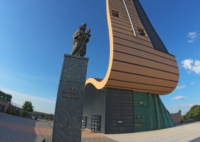 Aljmas Town Building