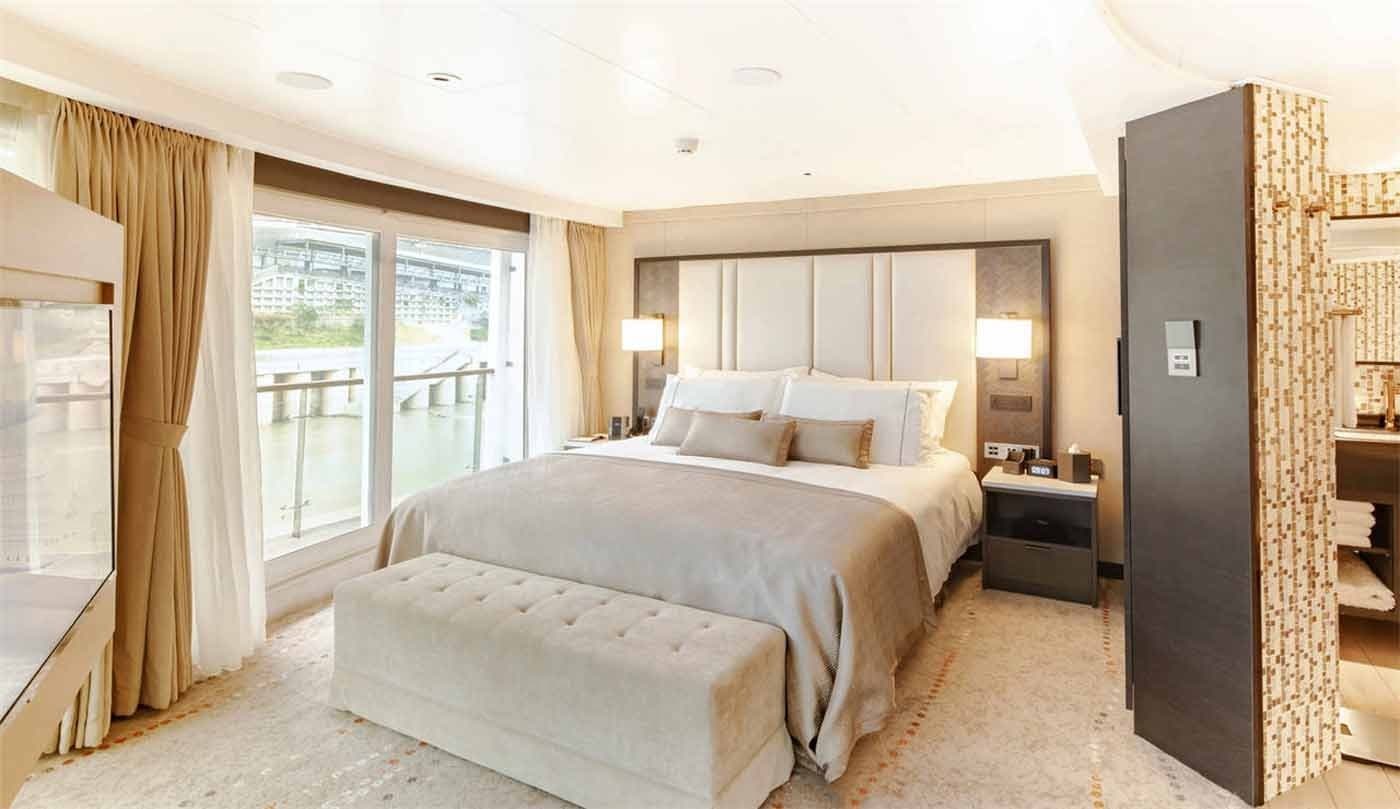 The Glory Suite