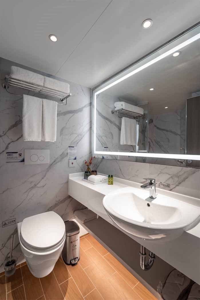 Deluxe Cabin Bathroom