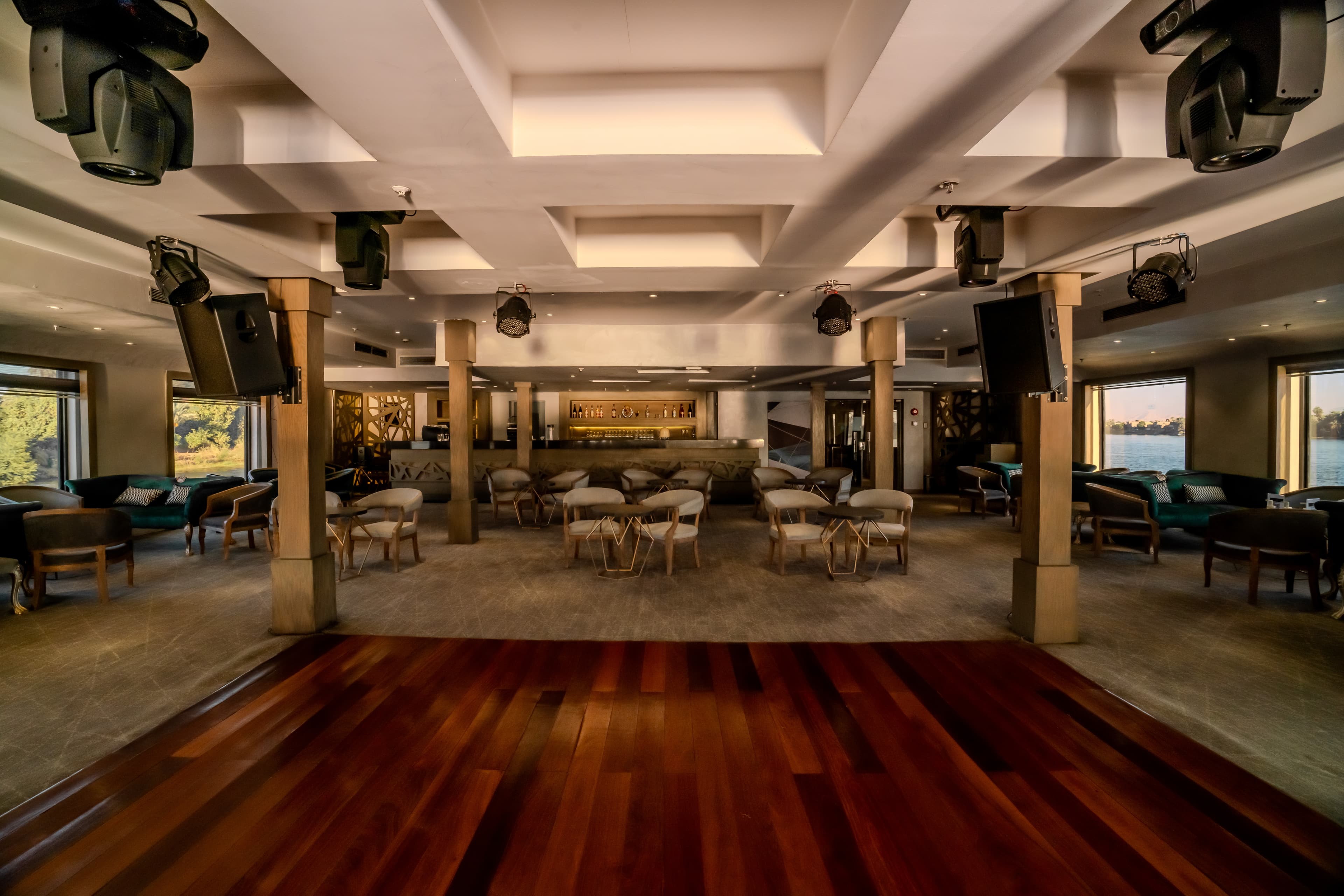 Avenue Lounge Bar