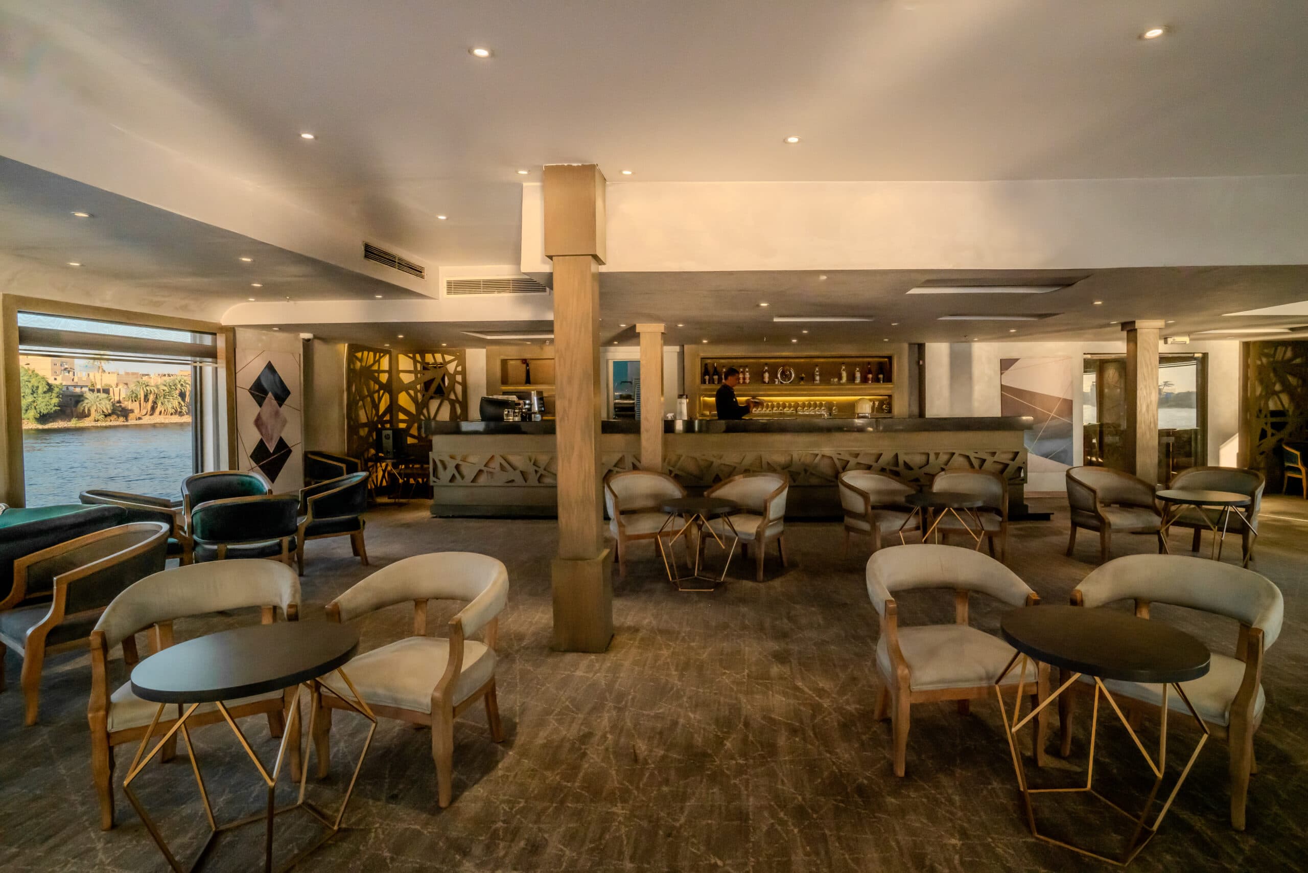 Avenue Lounge Bar
