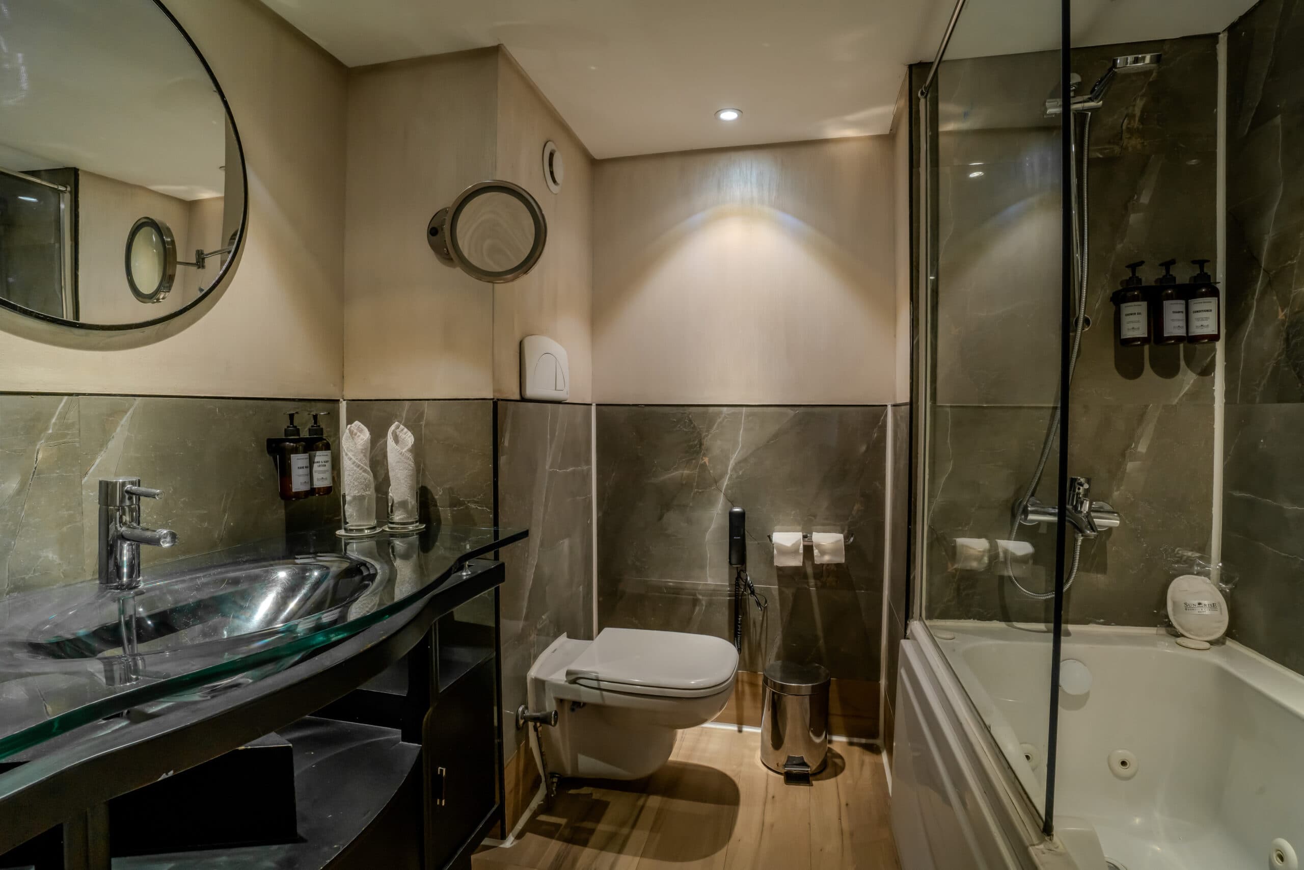 Junior Suite - Bathroom