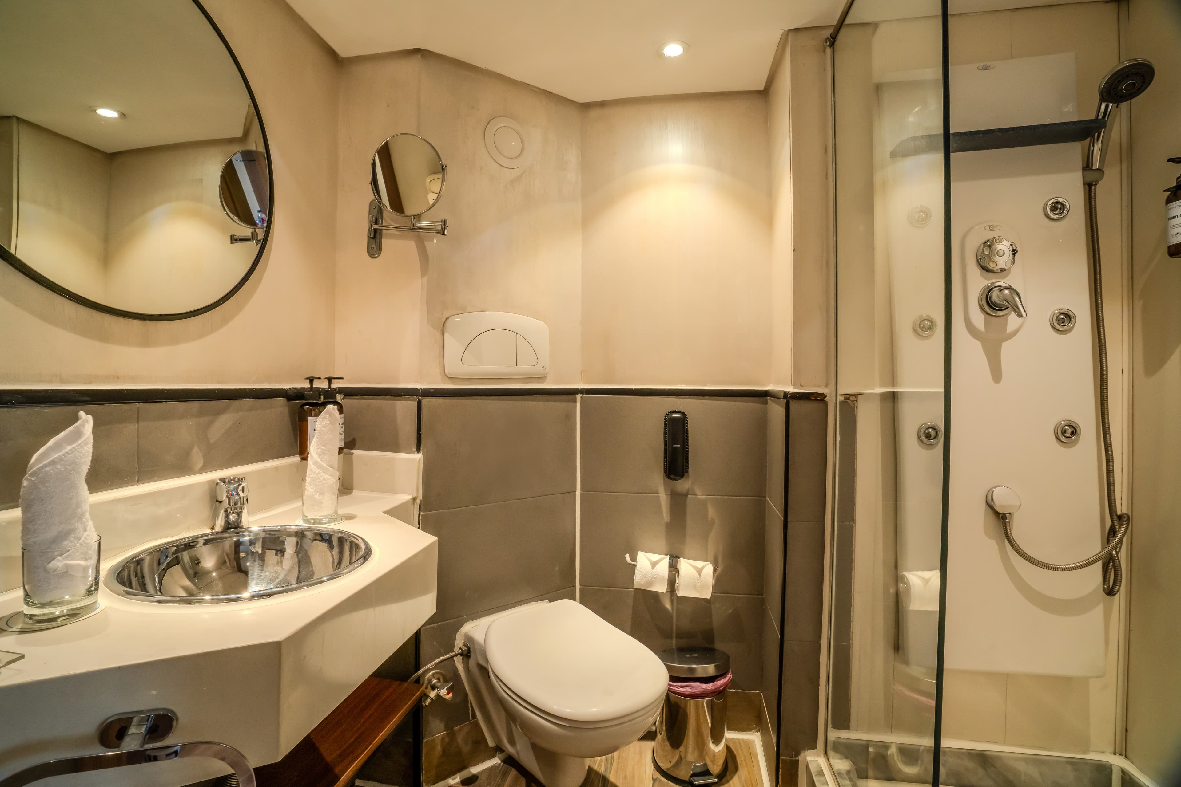 Standard Cabin - Bathroom