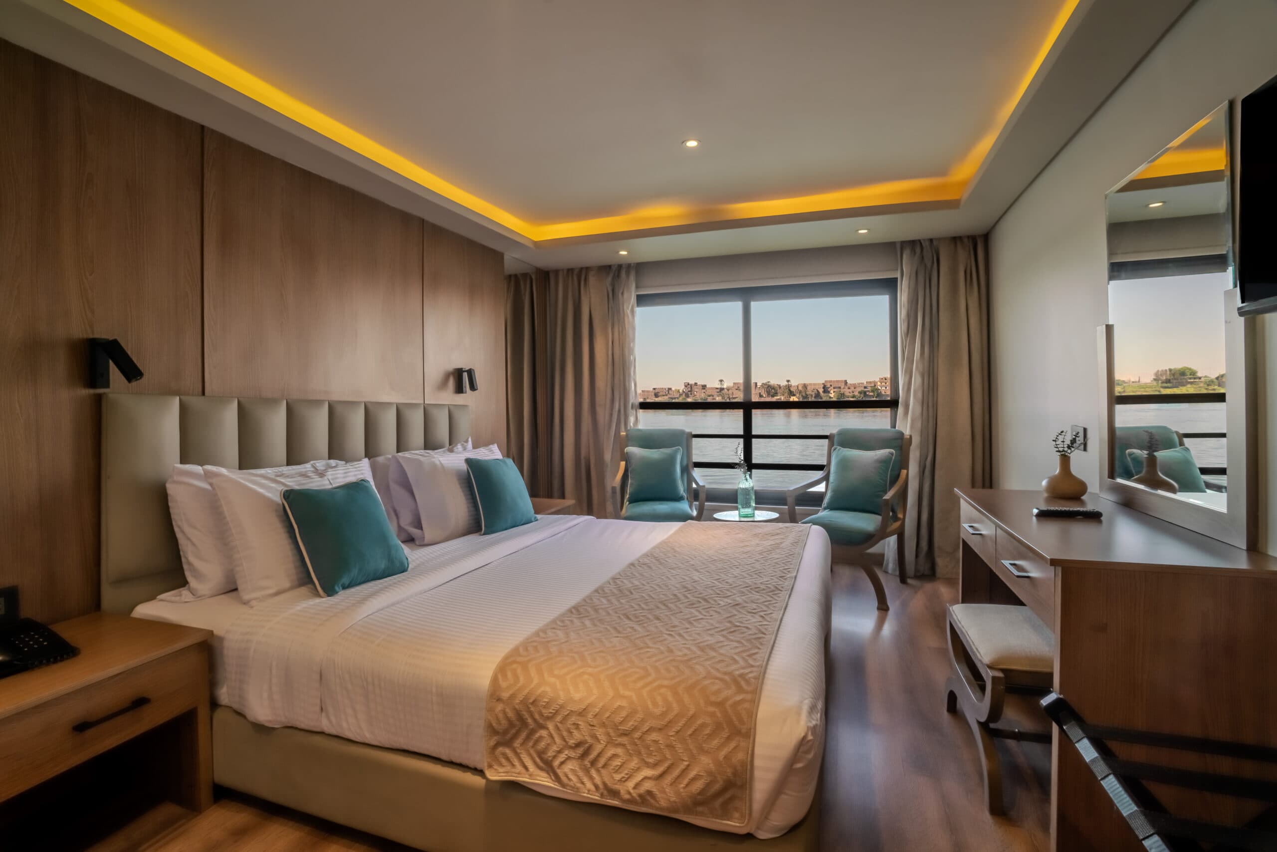 Standard Cabin - Kind Size Bed