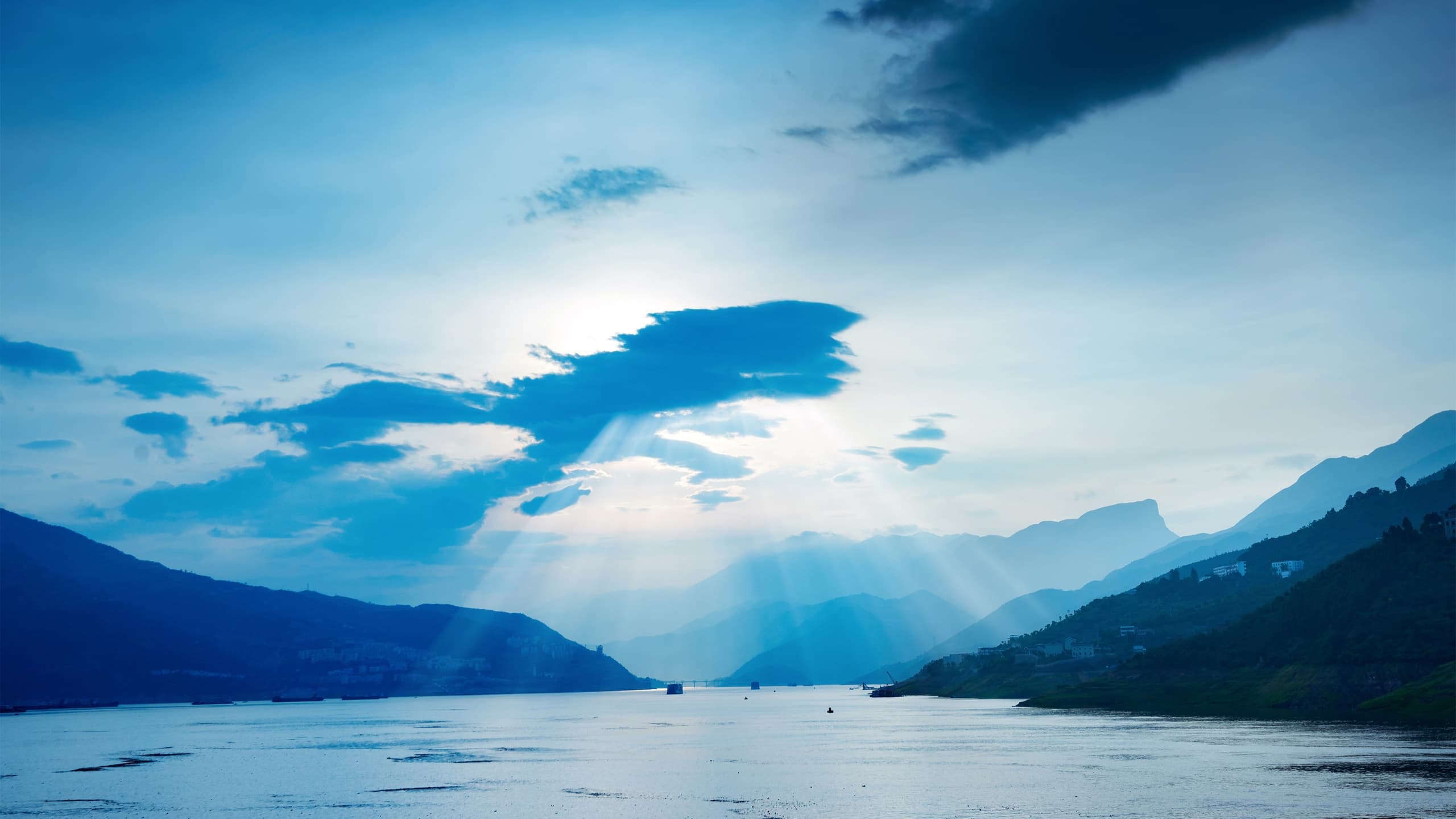 Yangtze River Sun Rays